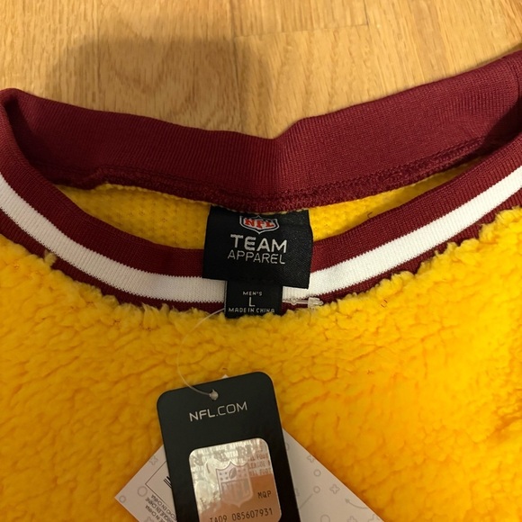 Washington Commanders Fuzzy Fleece Sweatshirt NEW Large Gold Yellow Red NFL - Picture 4 of 6